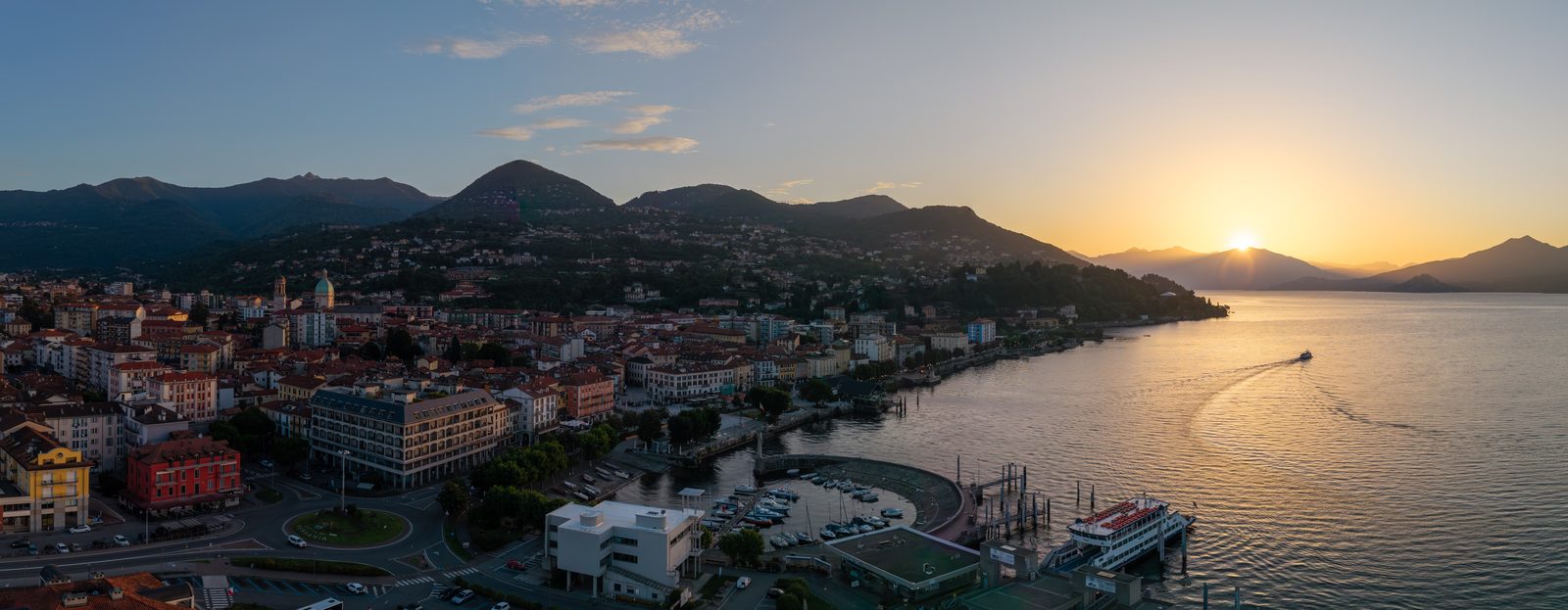 Hotel Ancora, esterno · Intra all’alba
