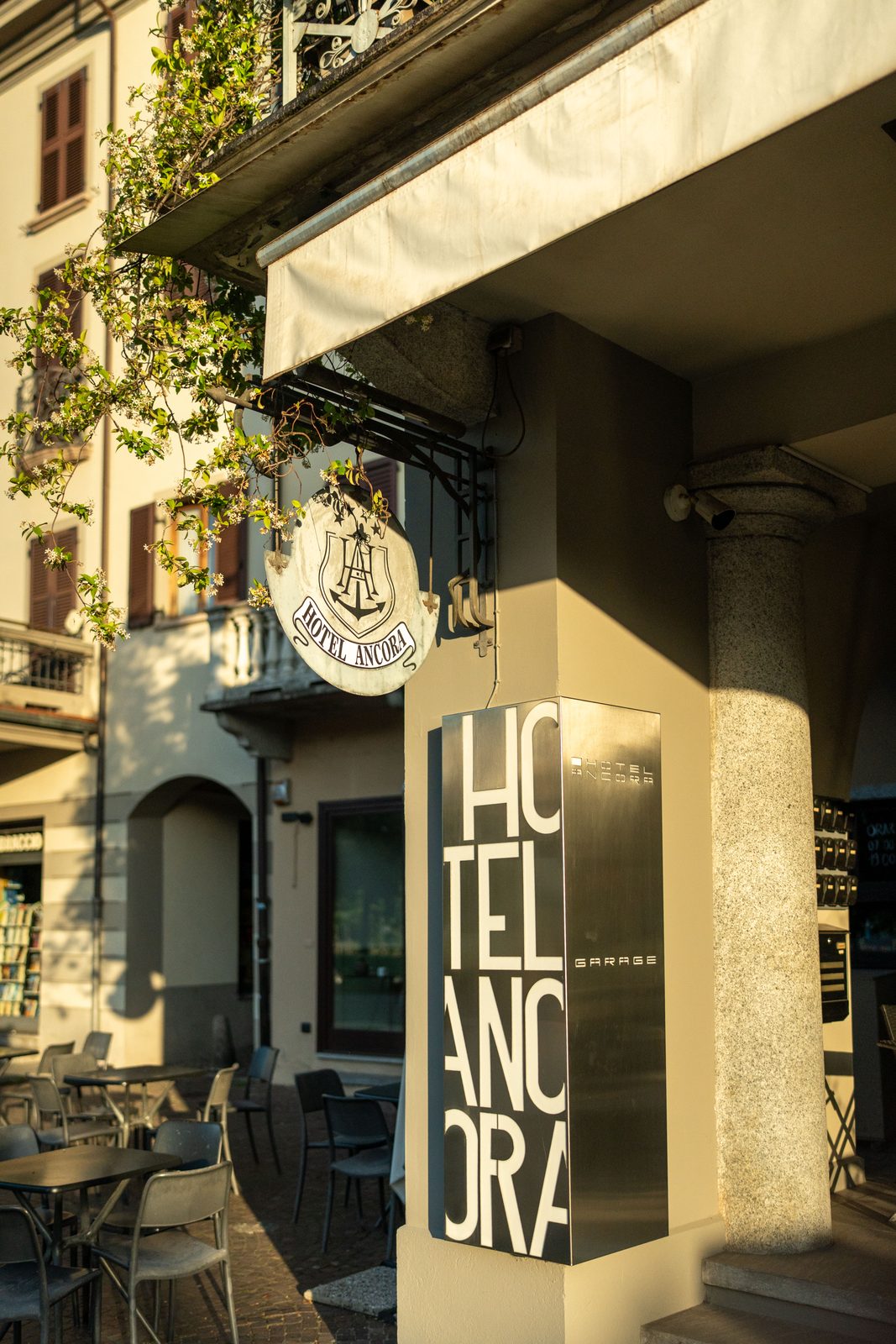 Hotel Ancora, esterno · L’insegna