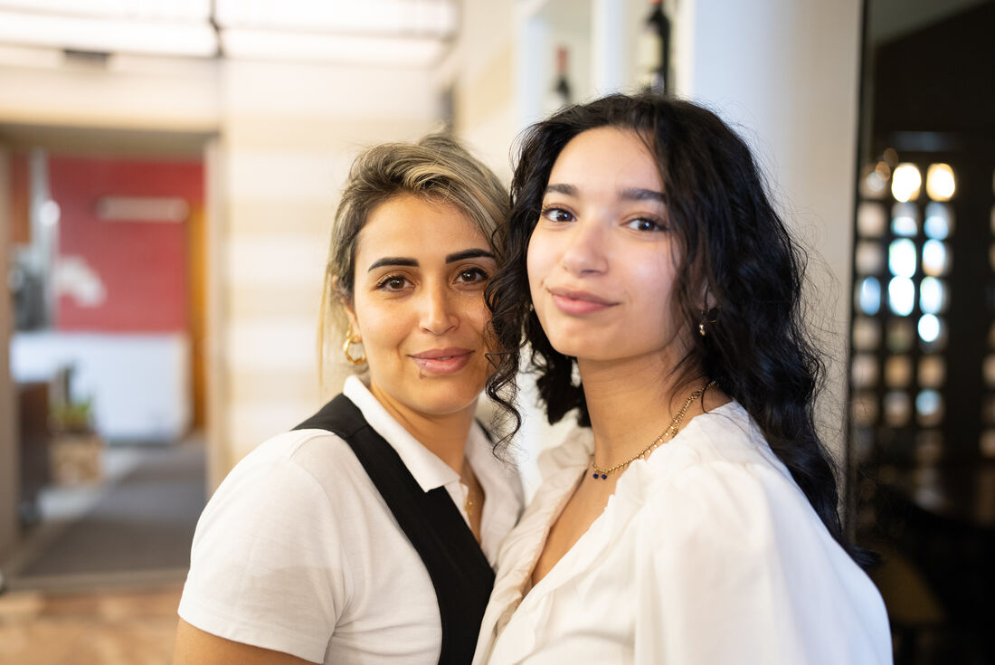 Una persona della squadra dell'Hotel Ancora